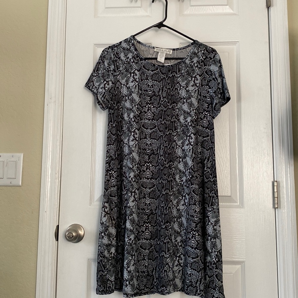 NWT Crew Neck Short Sleeve Animal Print Jamie & Layla size Small